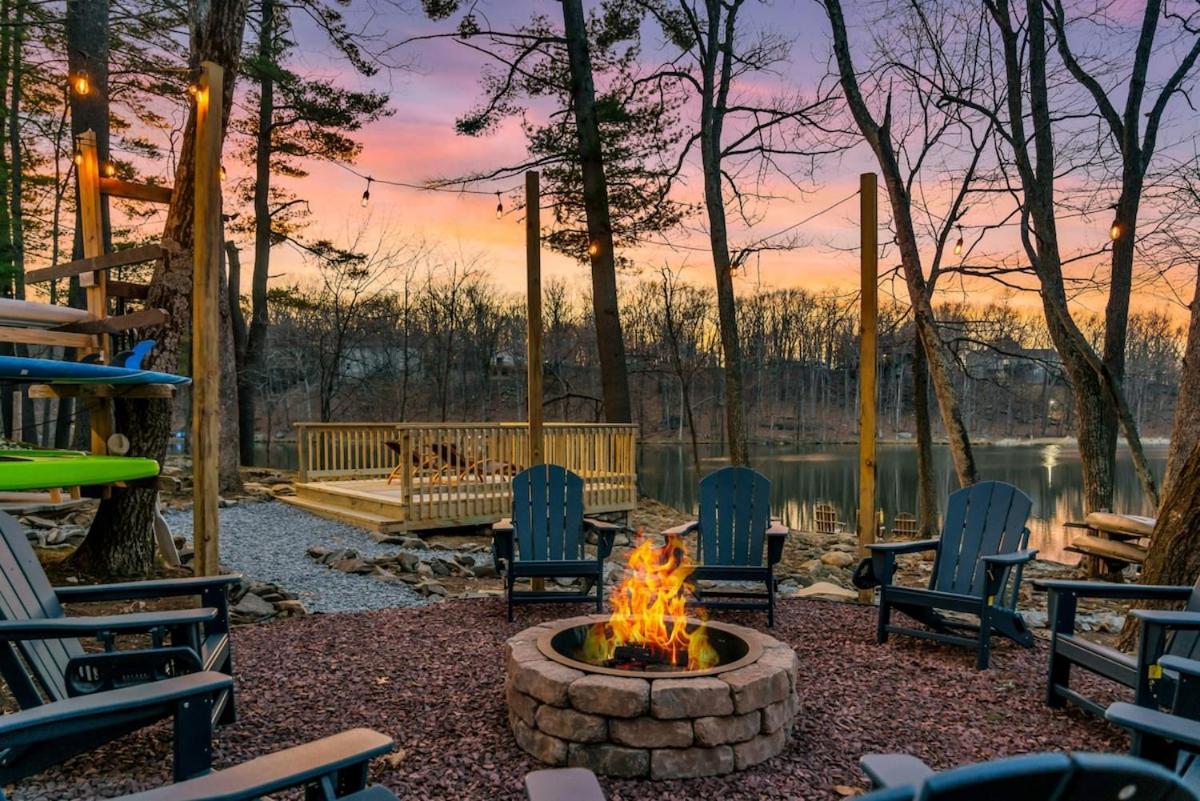 Poconos Lakefront Hot tub,Sauna, Firepit, Kayaks - B&B East Stroudsburg
