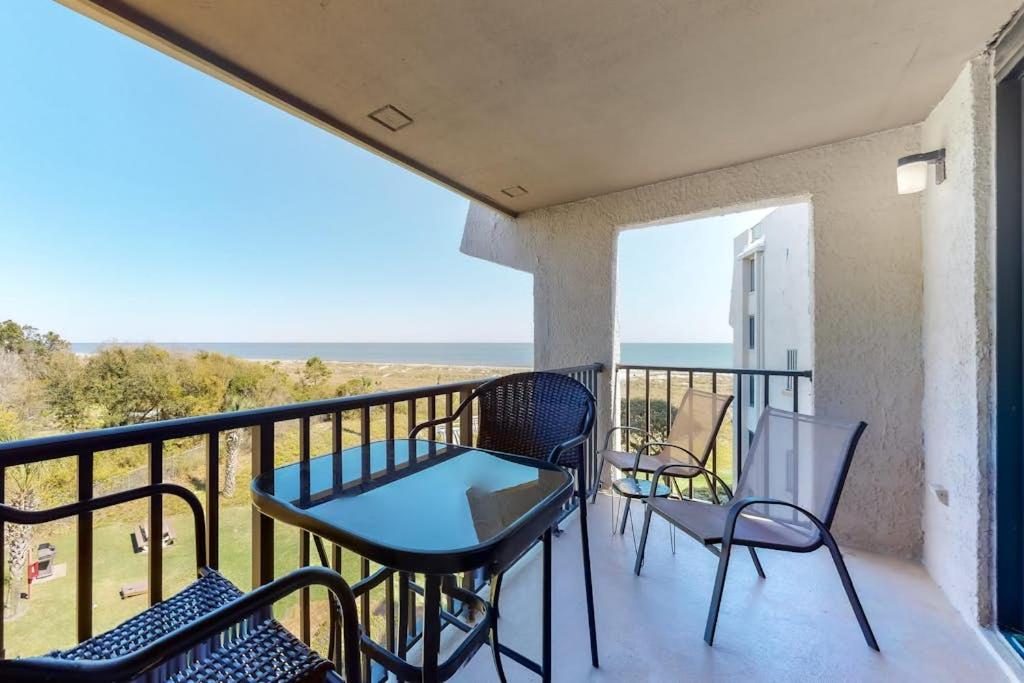 Beach Getaway with WiFi Pools Hot Tub & Ocean View - B&B Hilton Head