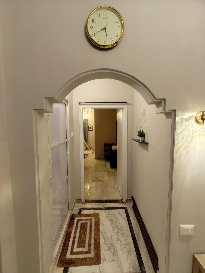 The Hidden Gem - Modern 1BHK with Indoor Canopy, Smart TV, WiFi and AC - B&B Hyderabad