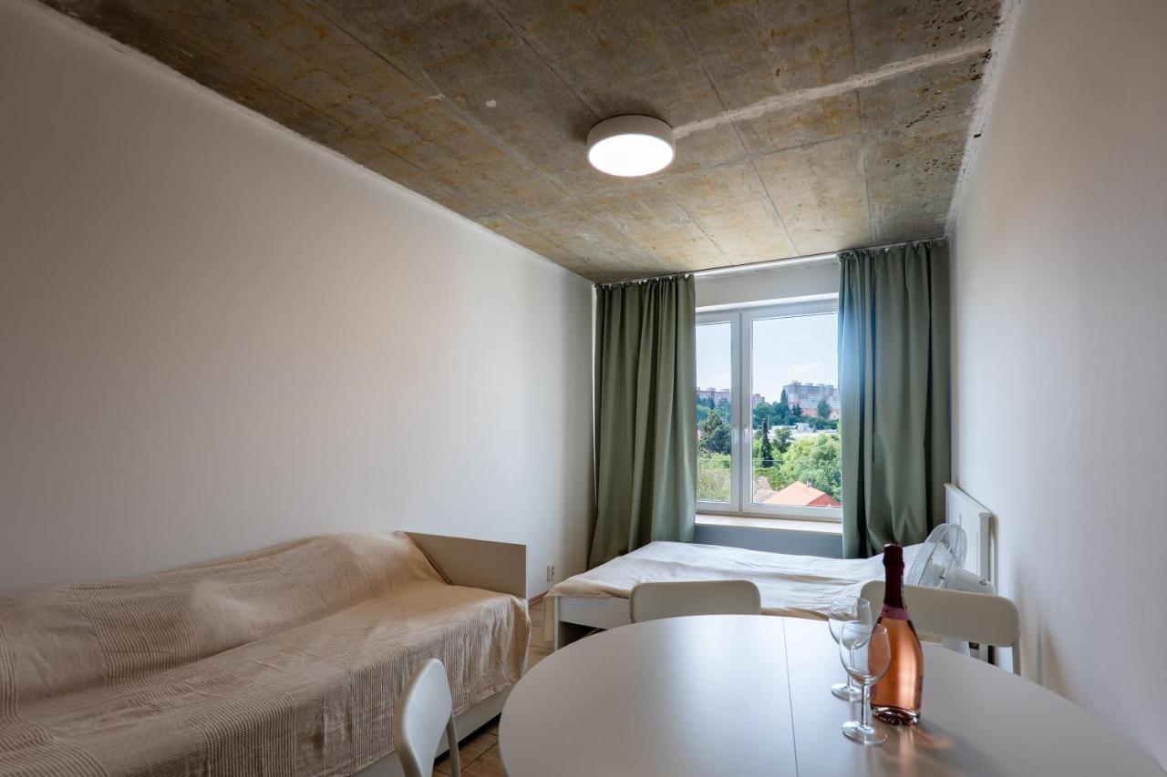 Brand New studio apartment #18 near center with FREE street parking - Bed and Breakfast Praag