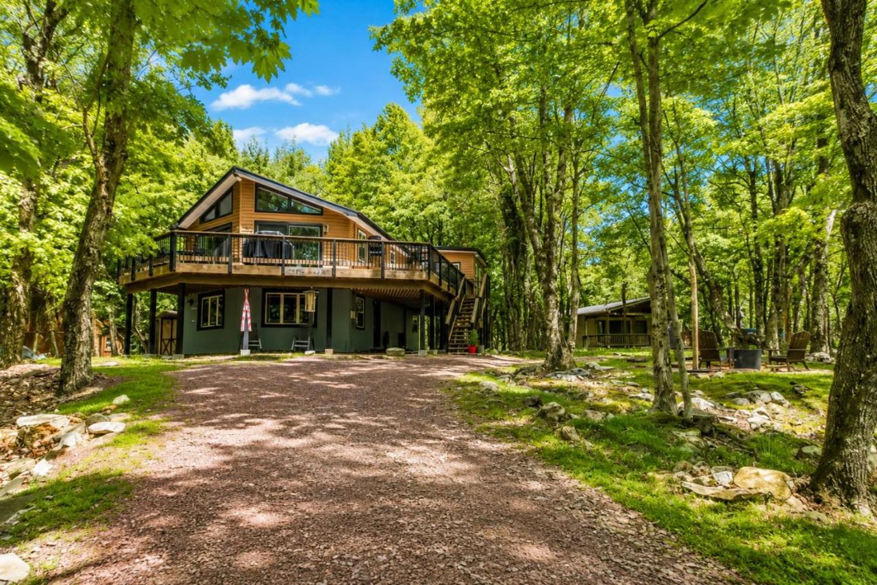 Lakeview Escape with Hot Tub, lake, & Ski - B&B Lake Harmony