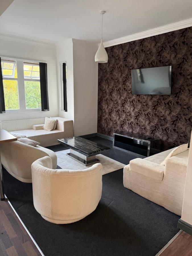 Lux spacious 3BR entire apartment - Chambres d'hôtes Wakefield
