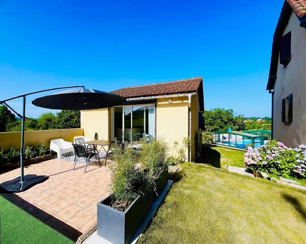 Charmante petite maison entre ville et campagne avec piscine - Chambres d'hôtes Figeac