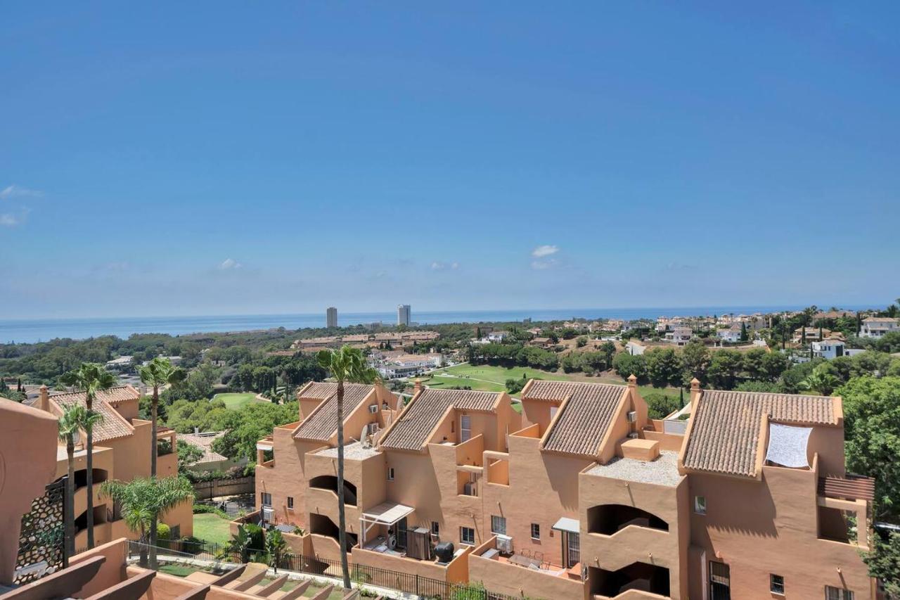 Serene Sea View Penthouse 4 Terraces & Sea Views - Ferienwohnung Marbella