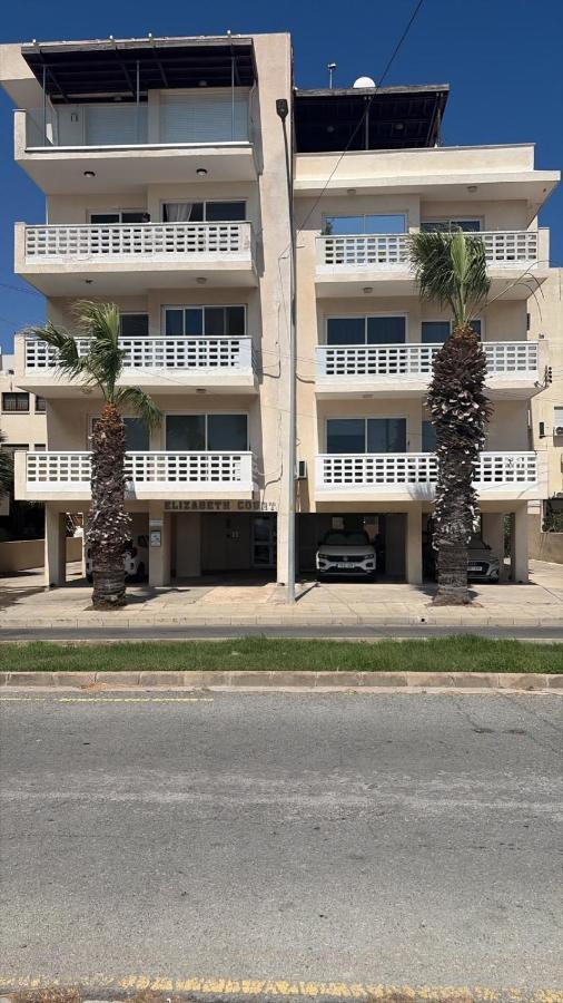 Lazuli Sunset Lake View Apartment 301 - B&B Larnaka