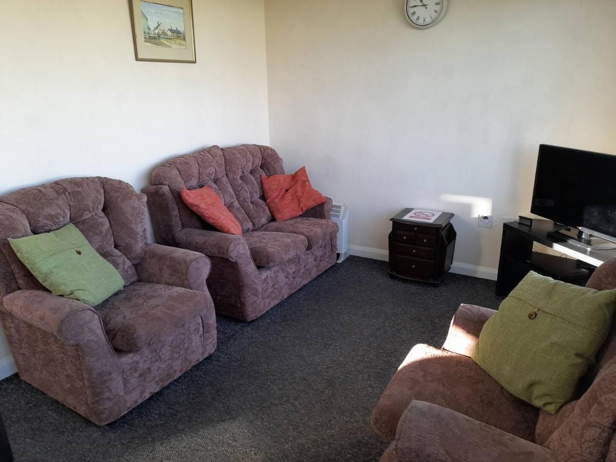 Pet Friendly, Detached Chalet - Bed and Breakfast Great Yarmouth