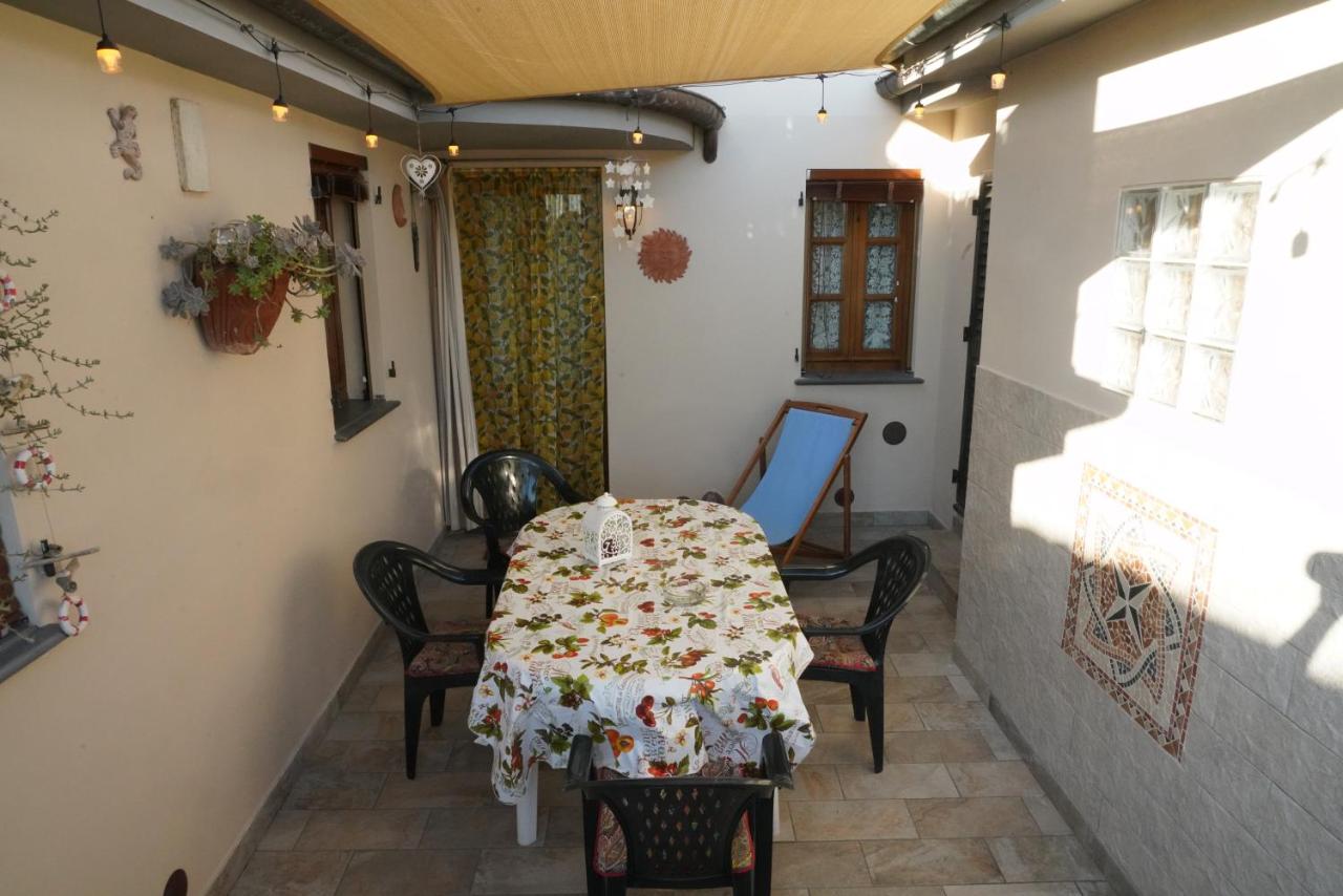 Casa nel Verde in Collina con Terrazzo Vista Mare - B&B Camaiore