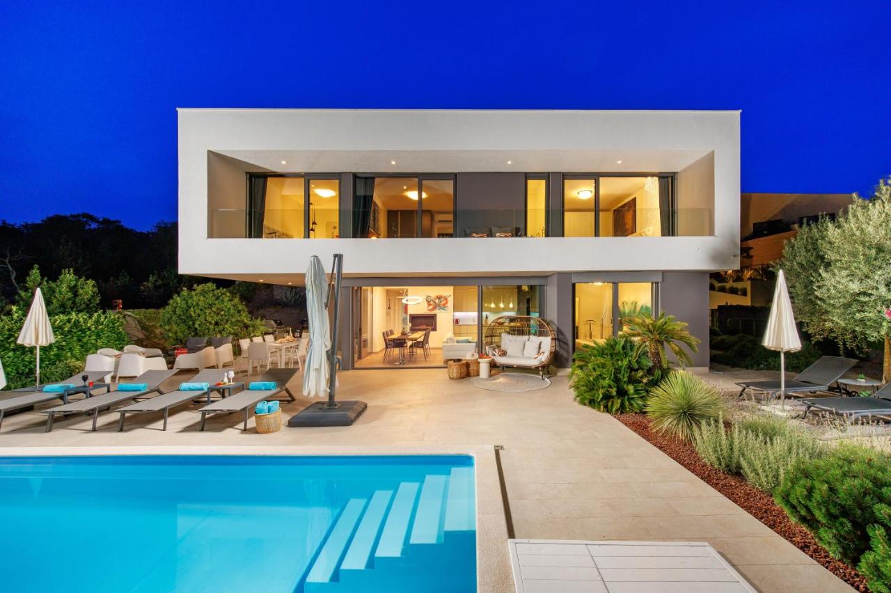 Villa LUXOR with heated pool - Chambres d'hôtes Sveti Vid-Miholjice