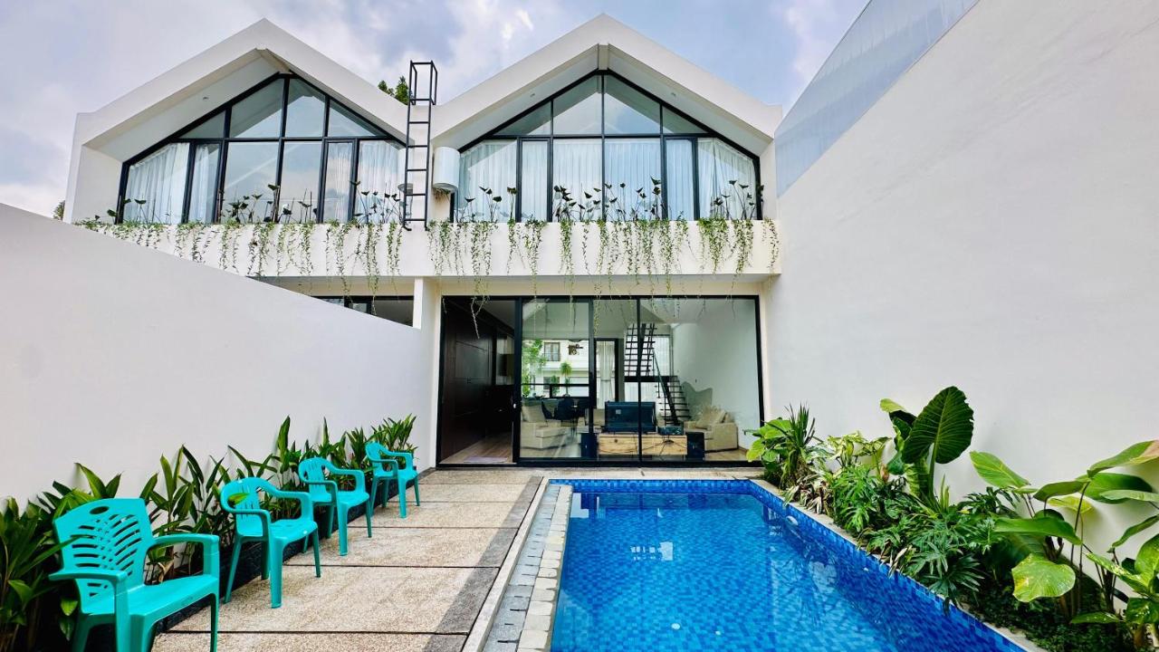 Villa Alam with Pool - Graha Puspa Lembang - B&B Batureok