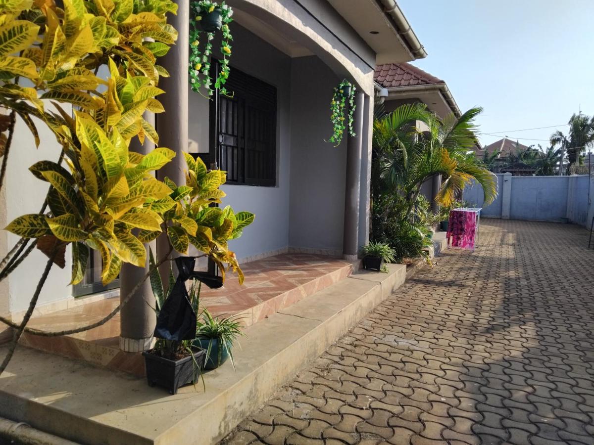 Rose Pearl Apartment - Ferienwohnung Entebbe