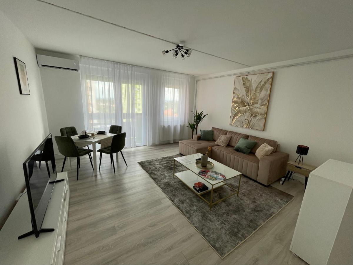 SkyRise Apartman - Bed and Breakfast Siófok