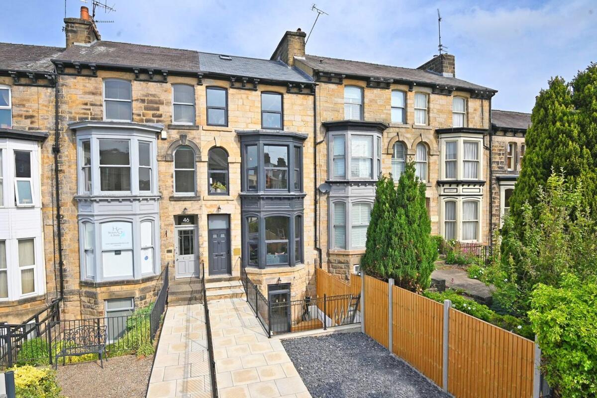 Forty-Four Harrogate - 5 Bed Townhouse,1 min to Convention Centre - B&B Harrogate