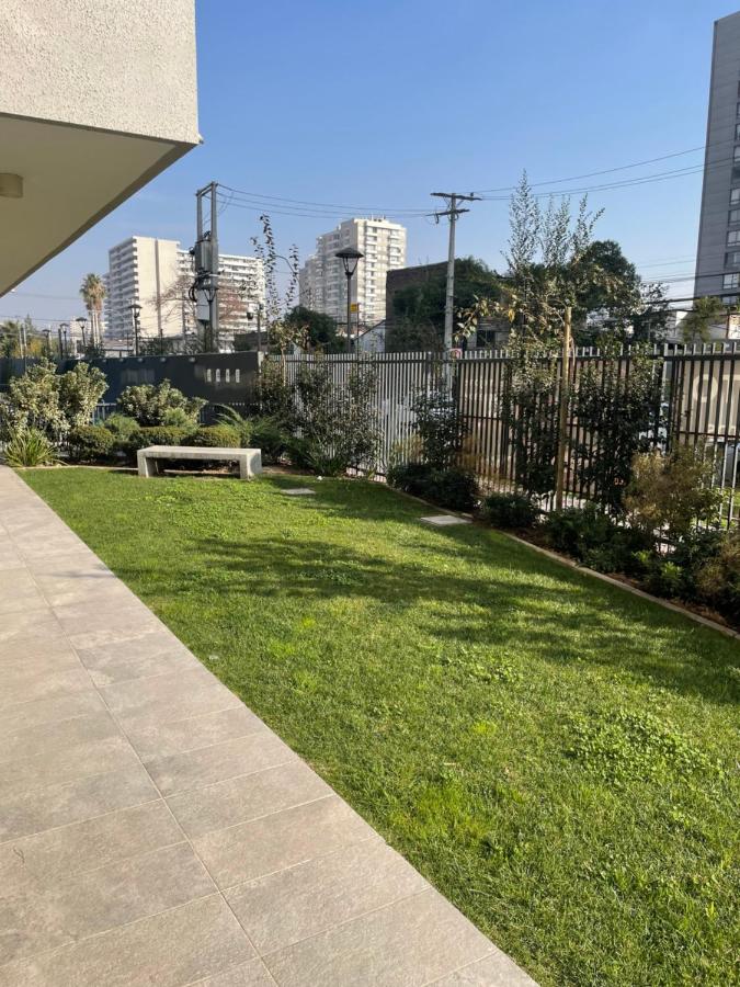 Moderno Depto con Estacionamiento Cerca Metro, Wifi & Gym - Ferienwohnung Santiago