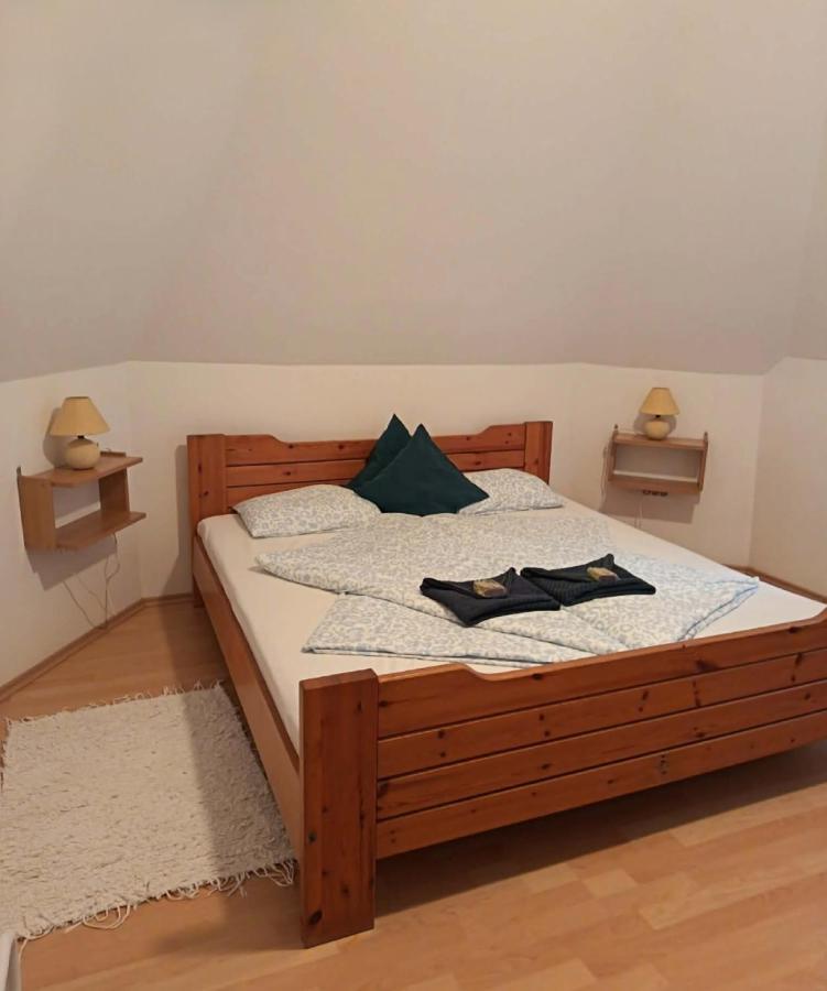 Elo Apartman - B&B Csokonyavisonta