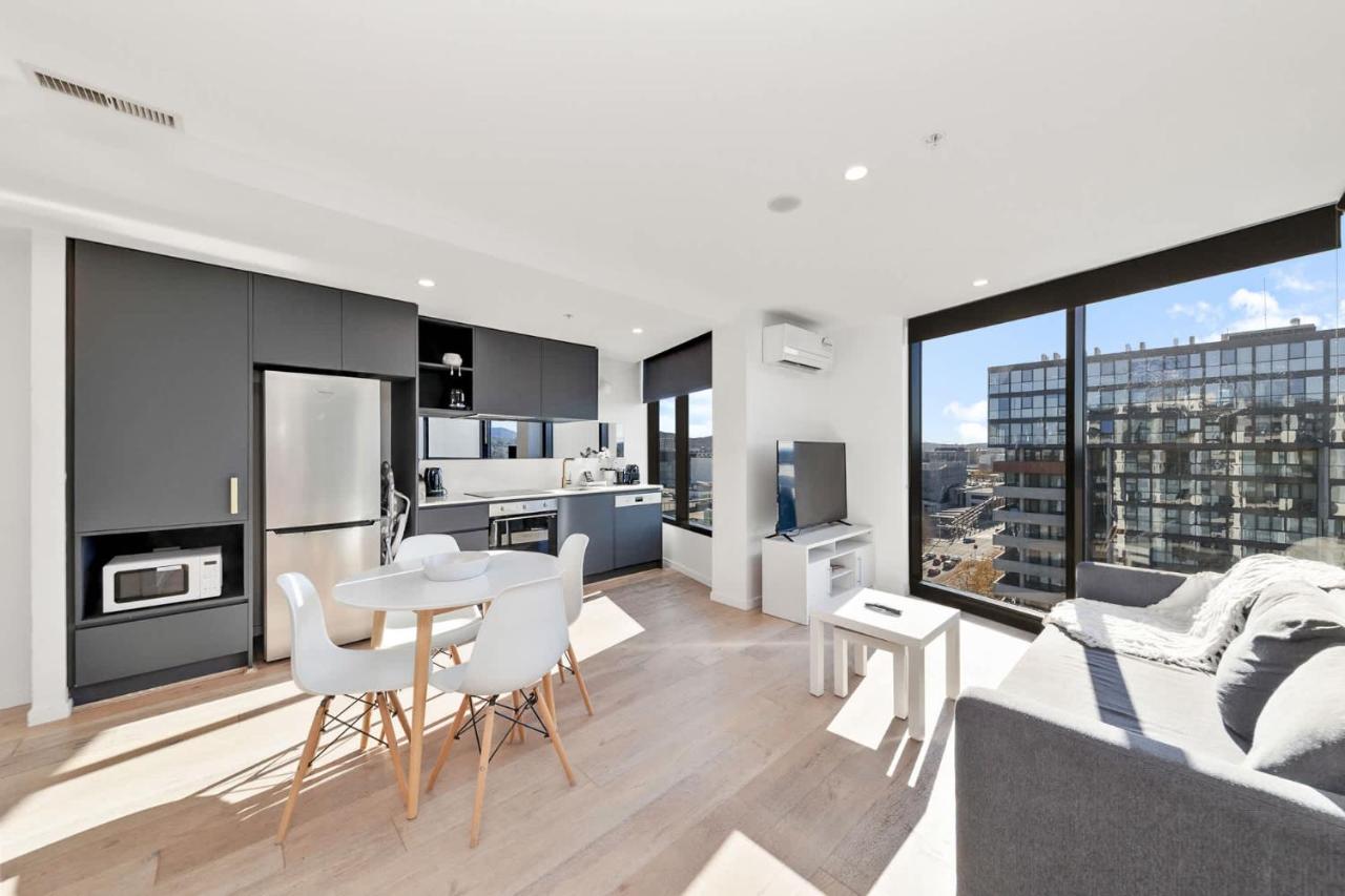1BR-1BR-1Car-Sleeps 4-Pool-CBD - B&B Canberra