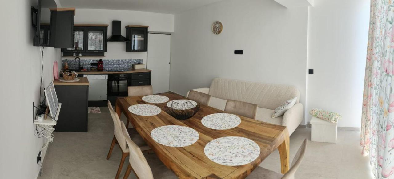 Appartement 2 Chambres avec Balcon et Vue sur la Mer