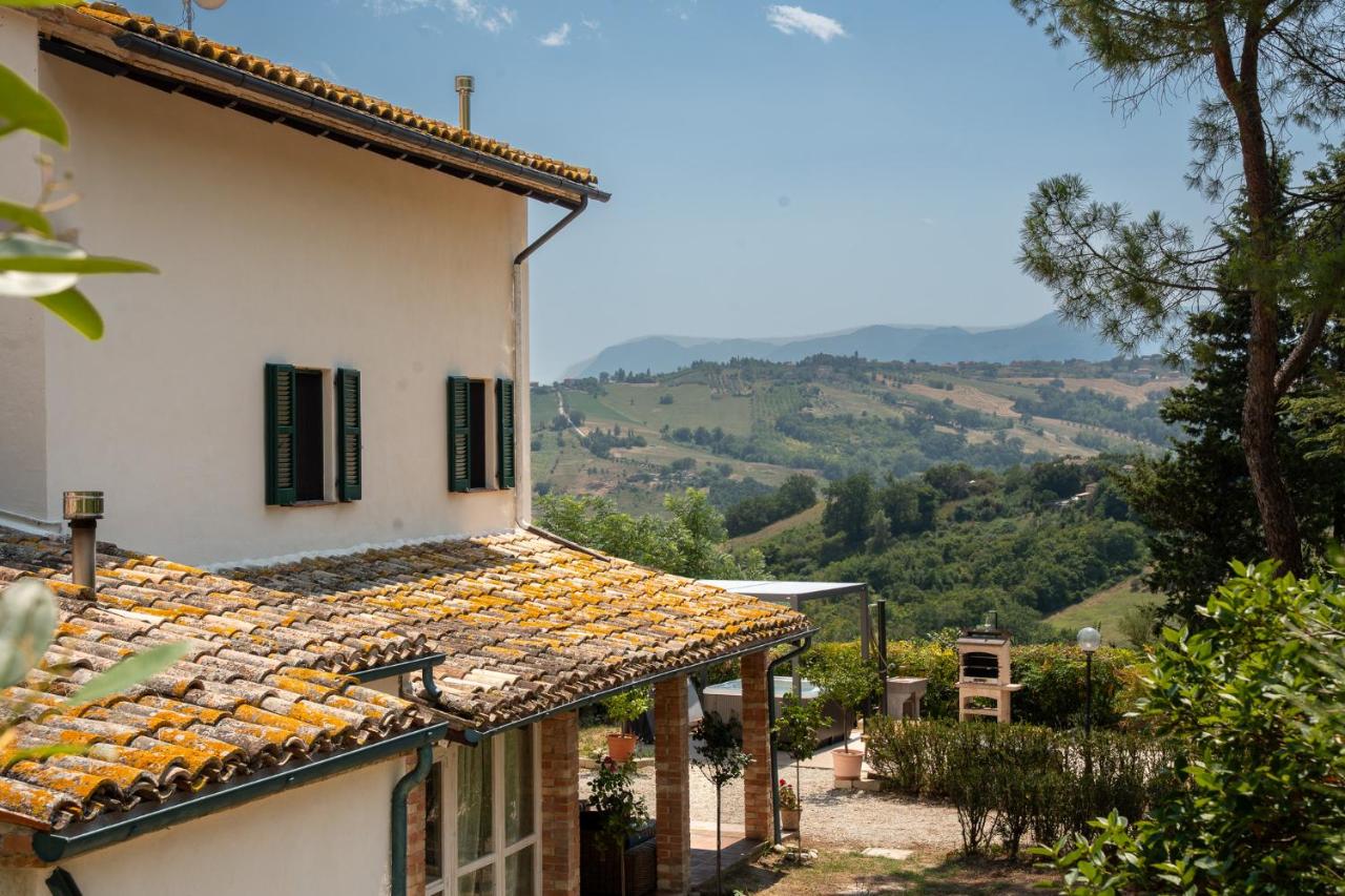 Villa Maline - Hidden in Nature, Jacuzzi & Sauna - Chambres d'hôtes Loro Piceno