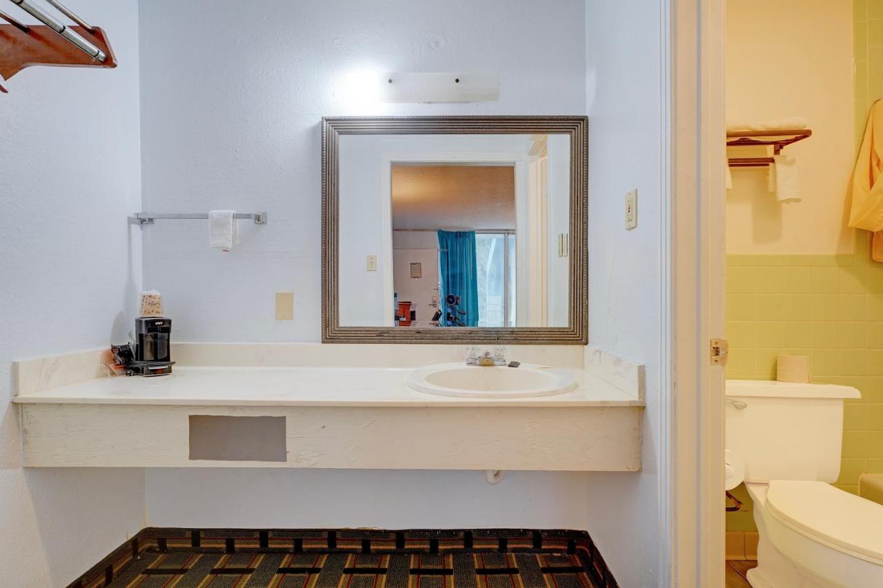 White vanity with beige countertop sits at dog-friendly Ole South Inn Jackson I 40 TN in Denmark, TN.