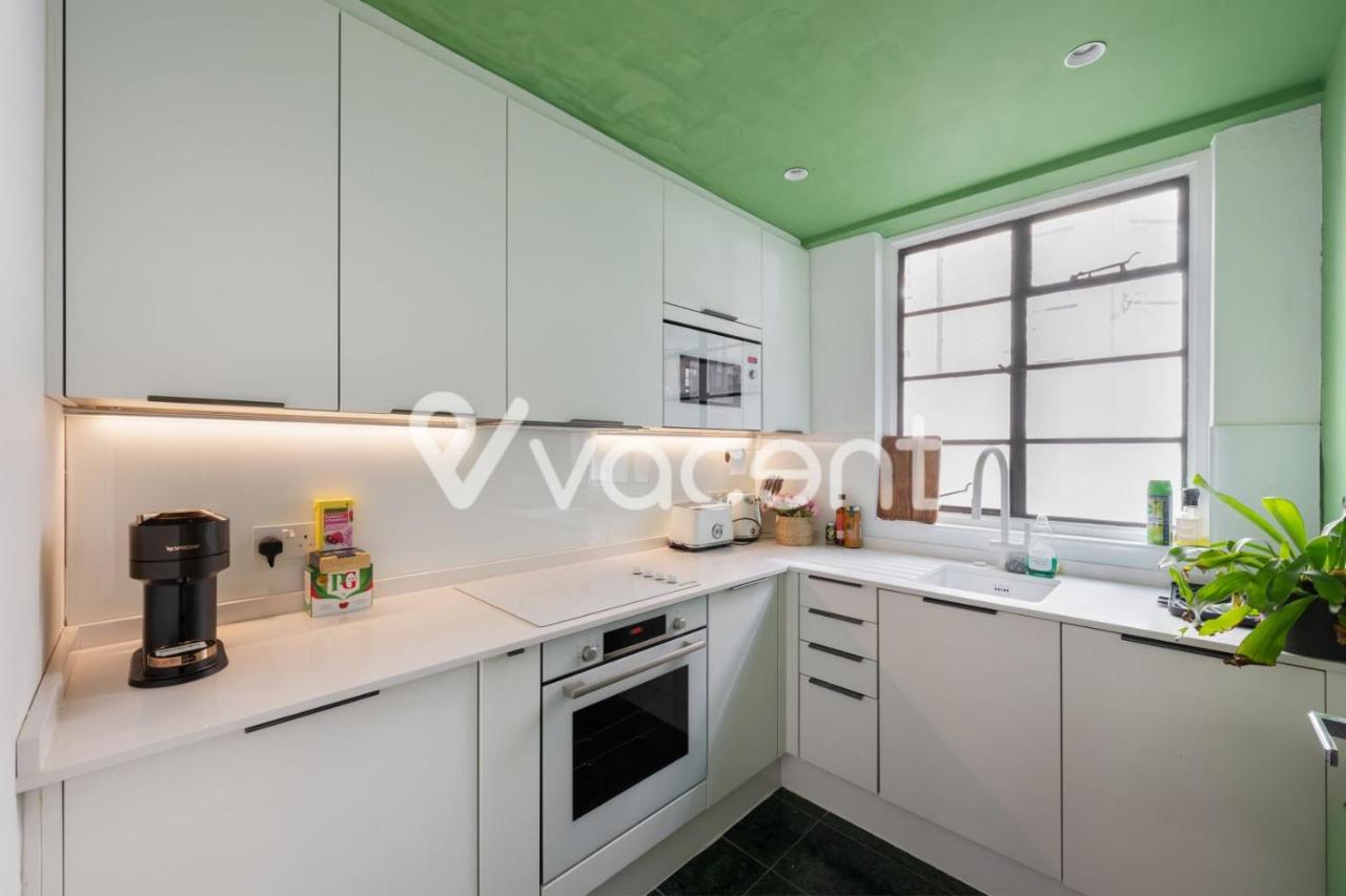 Prime Knightsbridge 2BR Steps from Harrods - Ferienwohnung London
