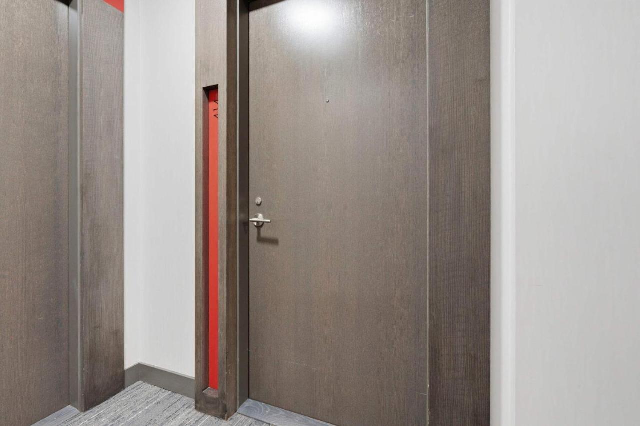 Modern 1BR - Walk to CN Tower - Sleeps 4 - Chambres d'hôtes Toronto