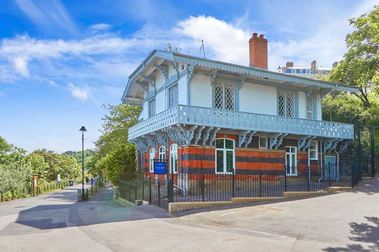 The Spa Chalet Scarborough Hot tub, pool, gym, beach location - B&B Scarborough