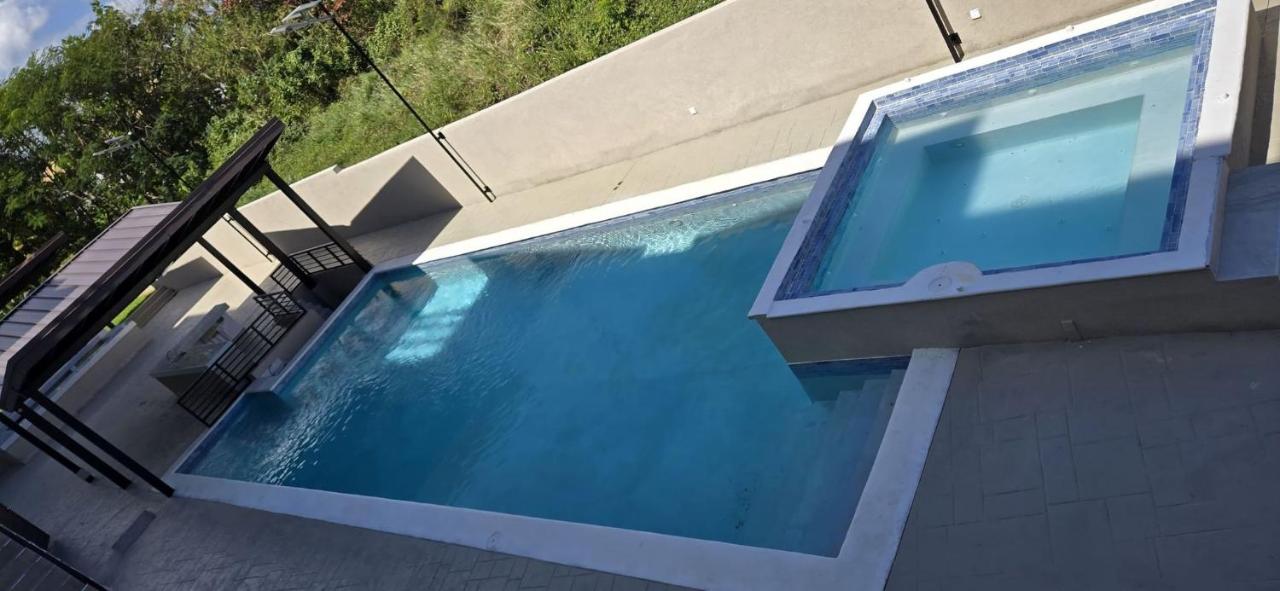 Summer Escape-2BR Apt-Pool-7 Min Airport-Pool - B&B Montego Bay