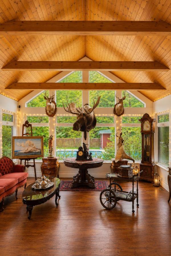 Hidden Haven Villa - Bed and Breakfast Mulmur