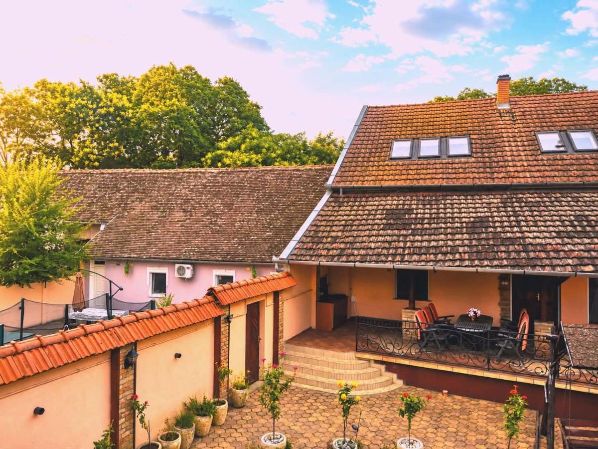 Levander Apartmenthouses - B&B Makó