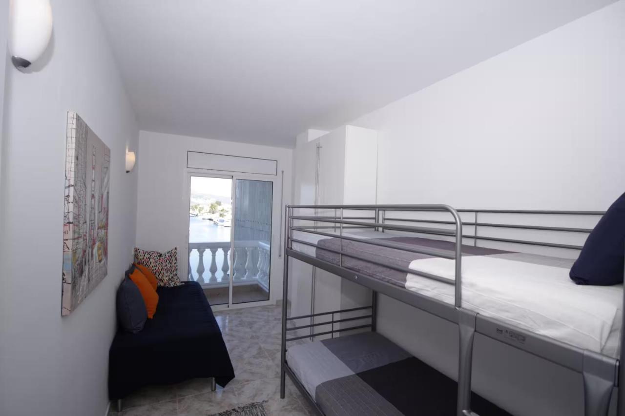 Two-Bedroom Deluxe Apartment with Harbour View