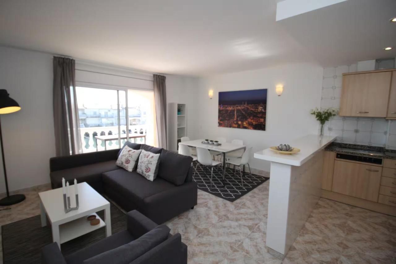 Two-Bedroom Deluxe Apartment with Harbour View