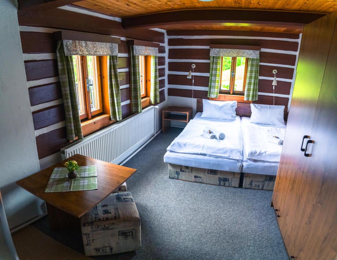Zweibettzimmer mit externem WC