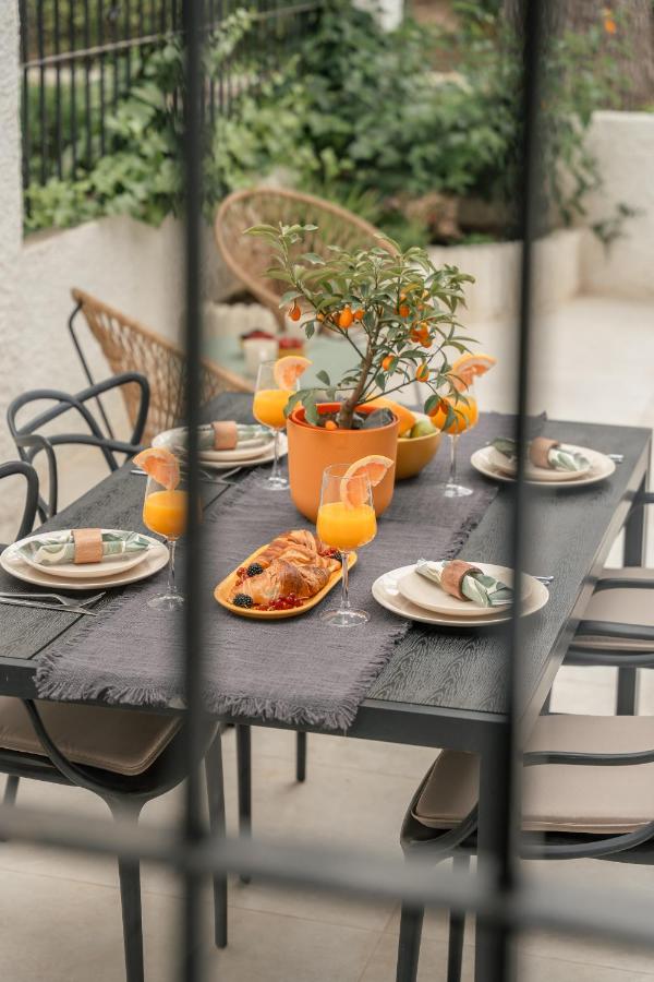 Modern Calahonda House w Large Terrace & Pool - B&B Mijas Costa
