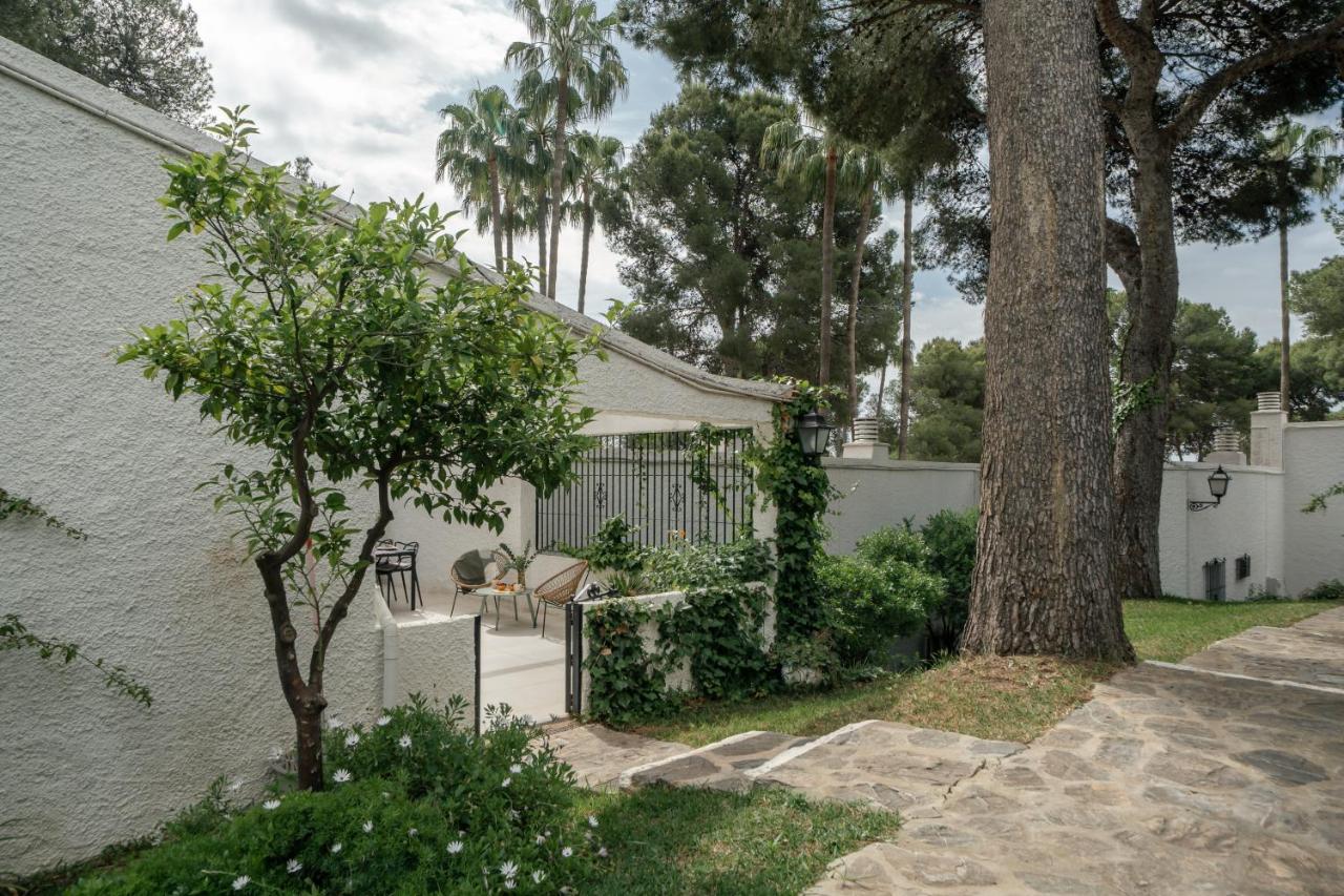 Modern Calahonda House w Large Terrace & Pool - B&B Mijas Costa