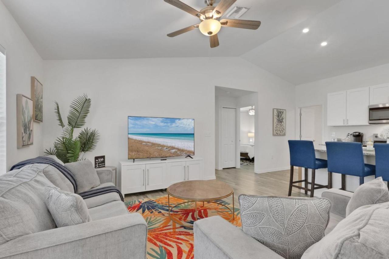 New with Pool & Pier! Perfect for two Families! - Bed and Breakfast Cape Coral