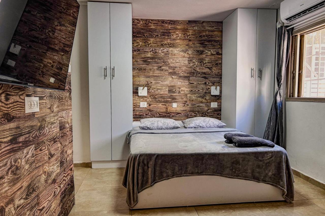 Studio with Terrace & Free Parking - Ferienwohnung Herzlia