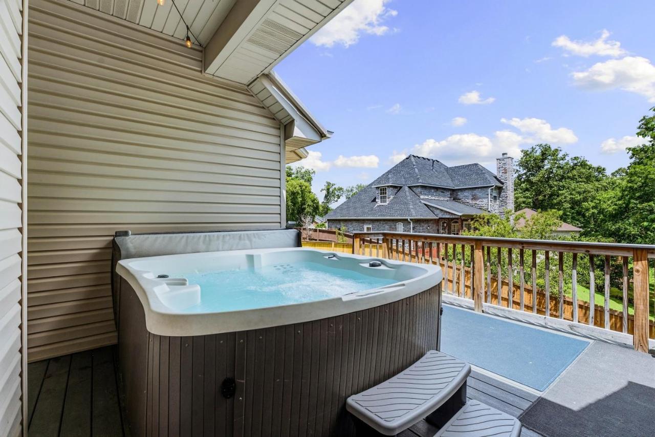 Coler Lounge: Bike In, Bike Out w/Hot Tub - Chambres d'hôtes Bentonville