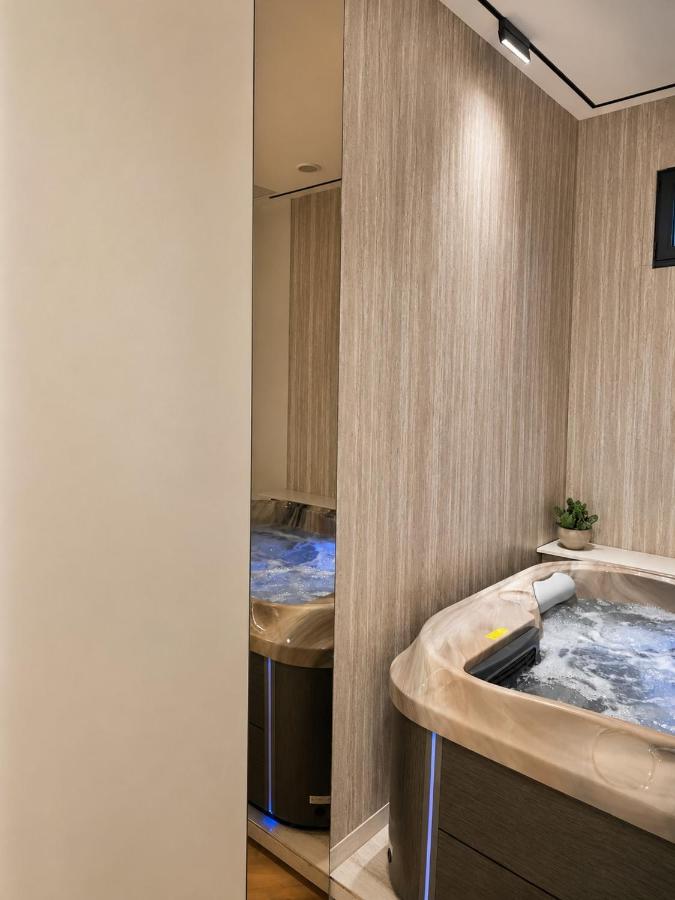 Alto Stays Suite 101 - Romantic Jacuzzi - Bed and Breakfast Durrës