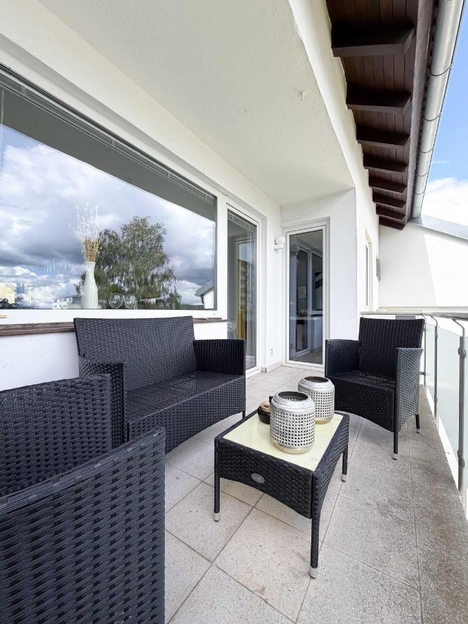 Große moderne Designer-Wohnung für Urlaub und Business - 3 Schlafzimmer, Balkon, Küche, Büro und 2 kostenlosen Parkplätze - Chambres d'hôtes Bayreuth