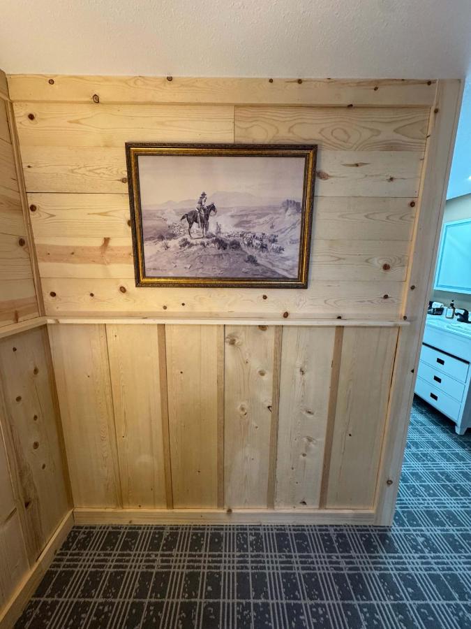 Suite 102 - B&B Lusk
