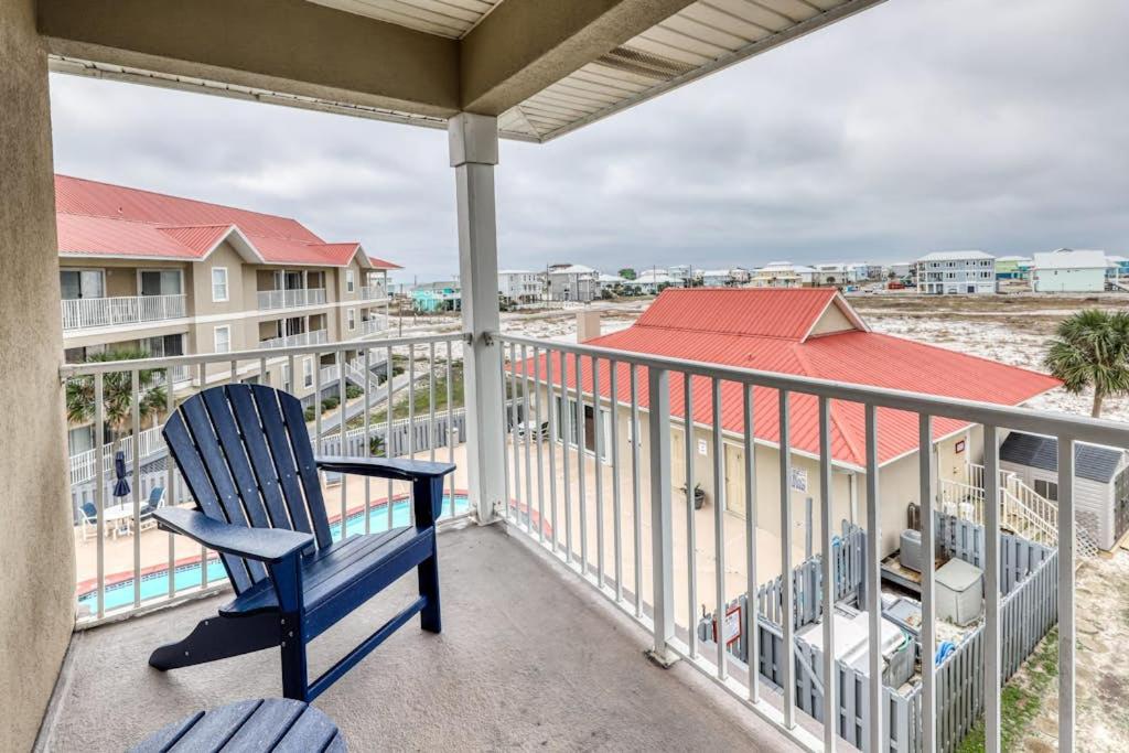 Lovely Condo with Sunset Views & Shared Pool Access Snowbirds Welcome - Bed and Breakfast Navarre