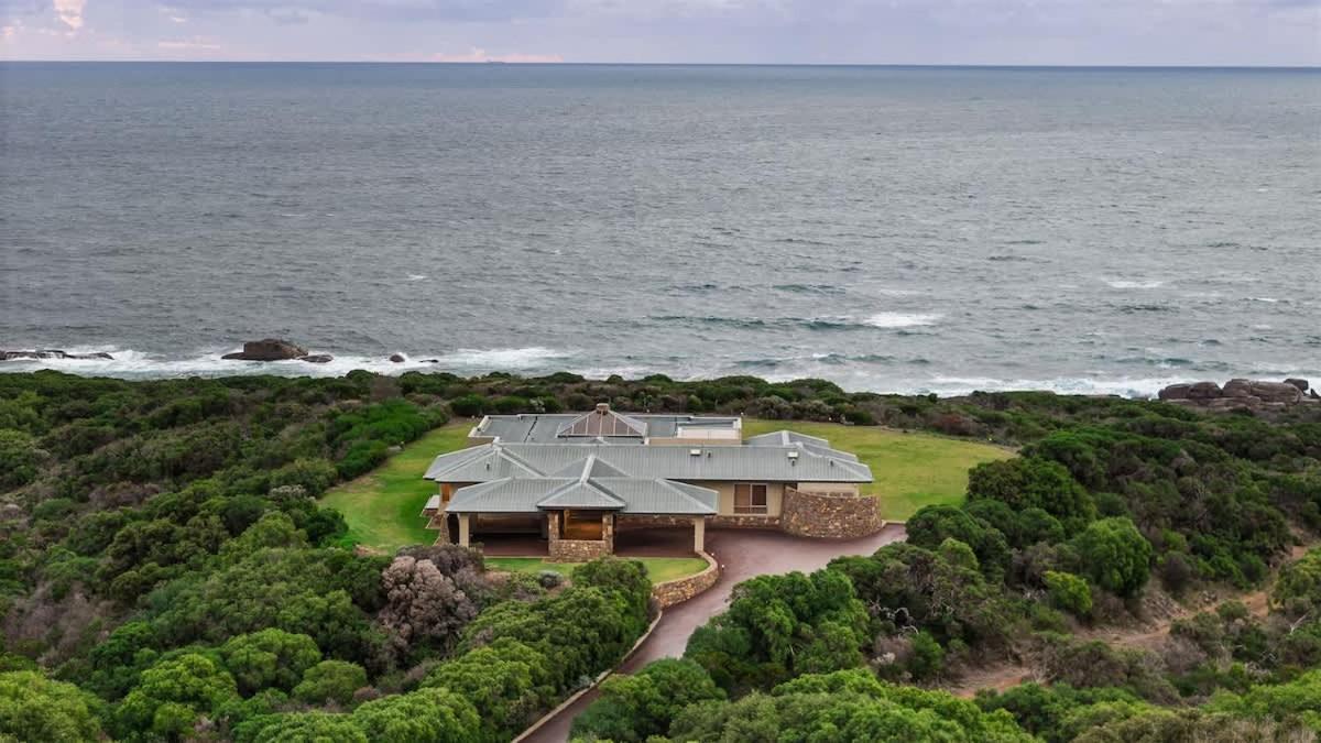 Incognito - An Exclusive Oceanfront Estate - Chambres d'hôtes Gracetown