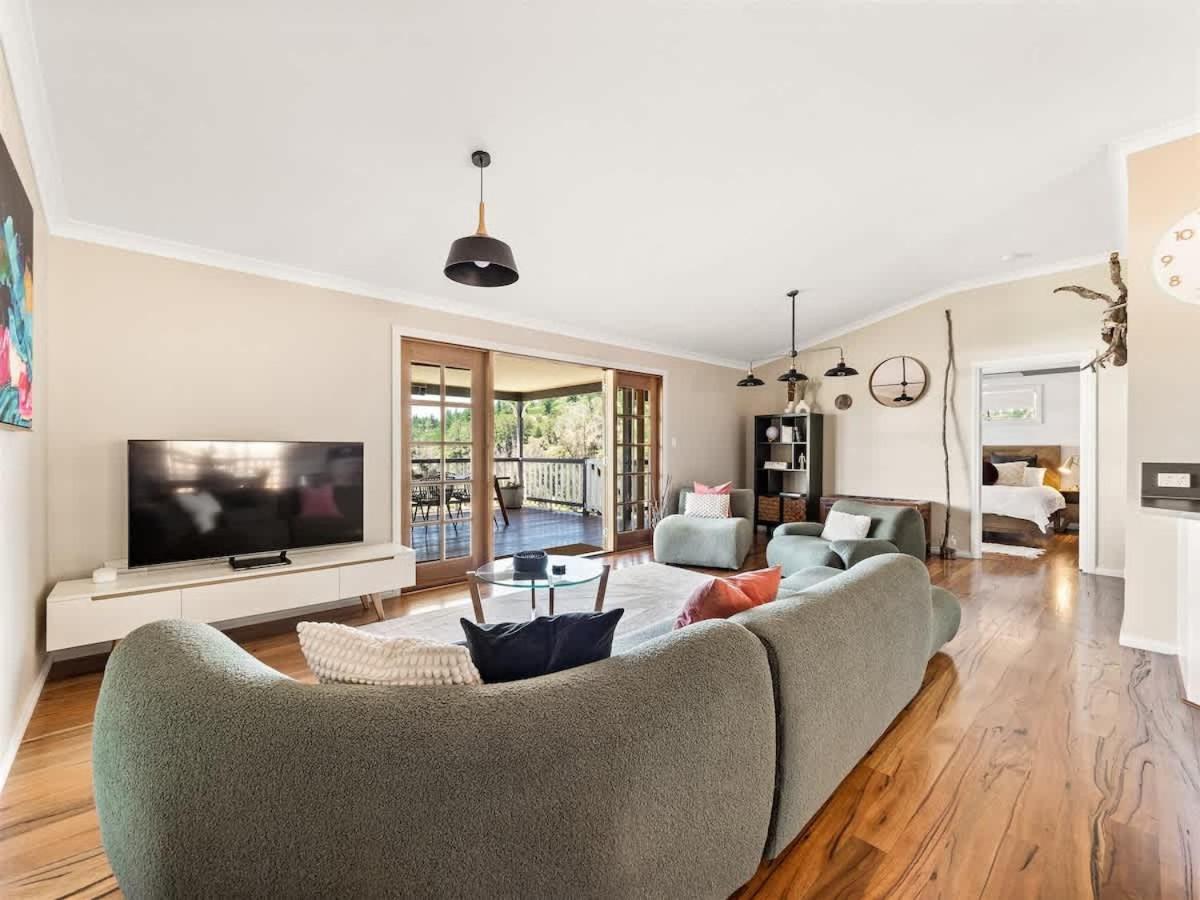Meeukany - Hilltop Stunner in the Heart of Nannup - Bed and Breakfast Nannup