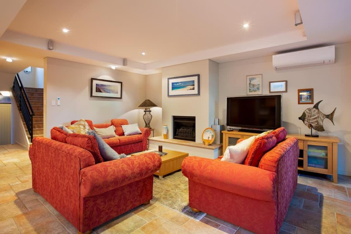 Sea Vista - Beachside Resort-style Bliss - Bed and Breakfast Broadwater