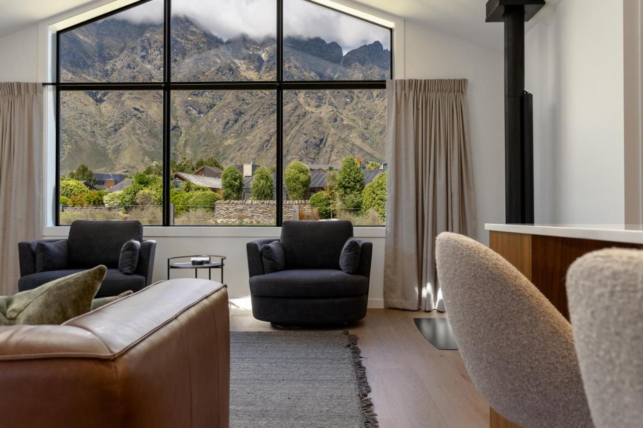 Enjoy Remarkable Views From This Jacks Point Home - B&B Queenstown