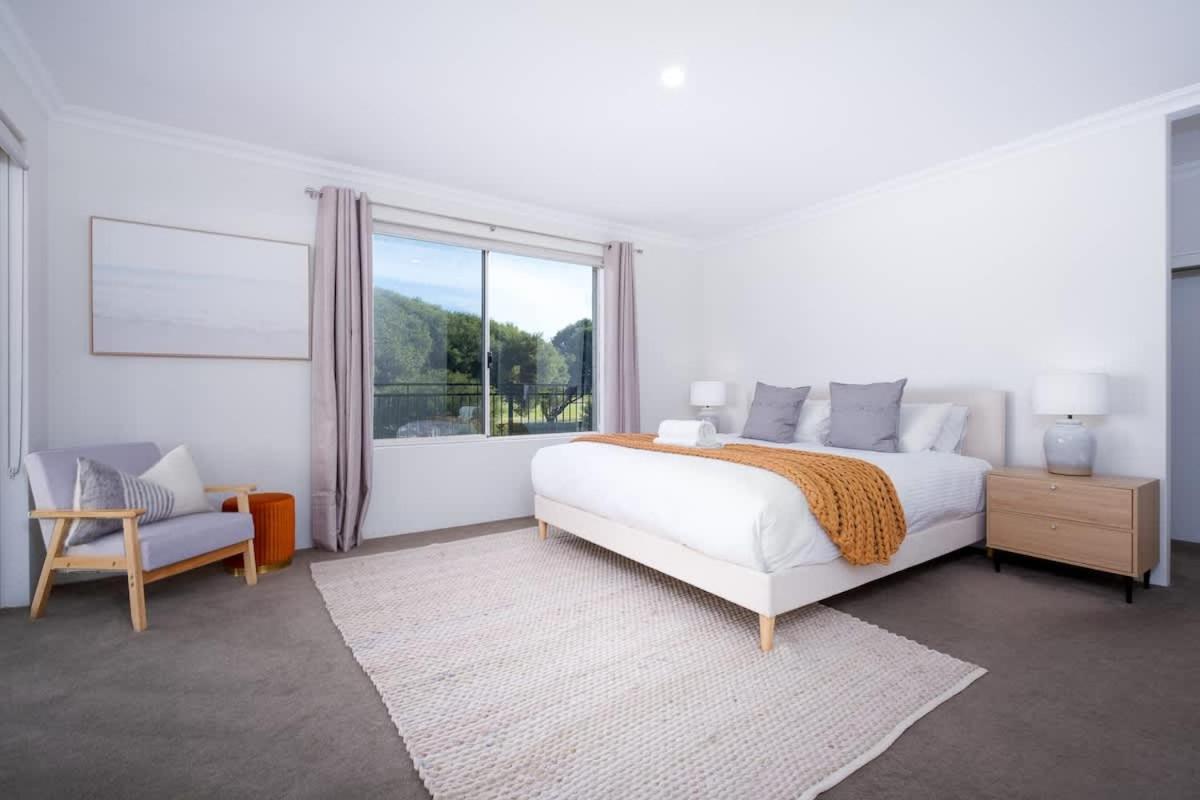 Fairway Retreat - Golf Course Views by Geographe Bay - Chambres d'hôtes Dunsborough