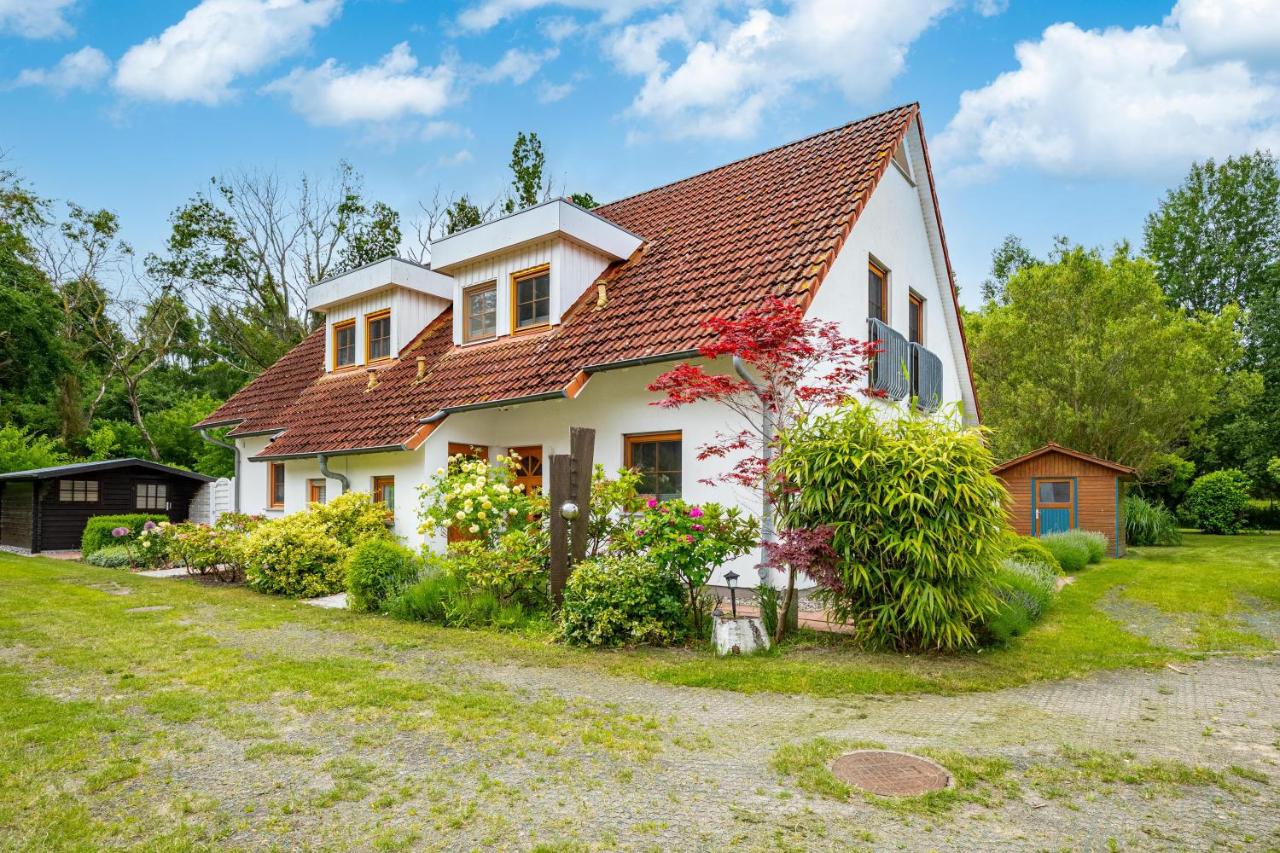 Ferienpark Freesenbruch Doppelhaushälfte 9a - Leuchtturm - Bed and Breakfast Zingst