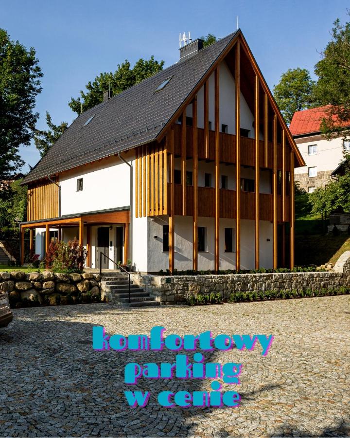 DOM GÓRY LAS - ADULTS 11 plus - w duchu SLOW - centrum - bezpłatny parking - piękny ogród - B&B Karpacz