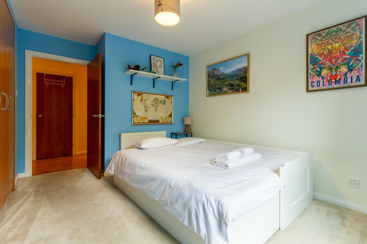 Leafy Leith 2BDR Retreat with a Private Balcony - B&B Edimburgo