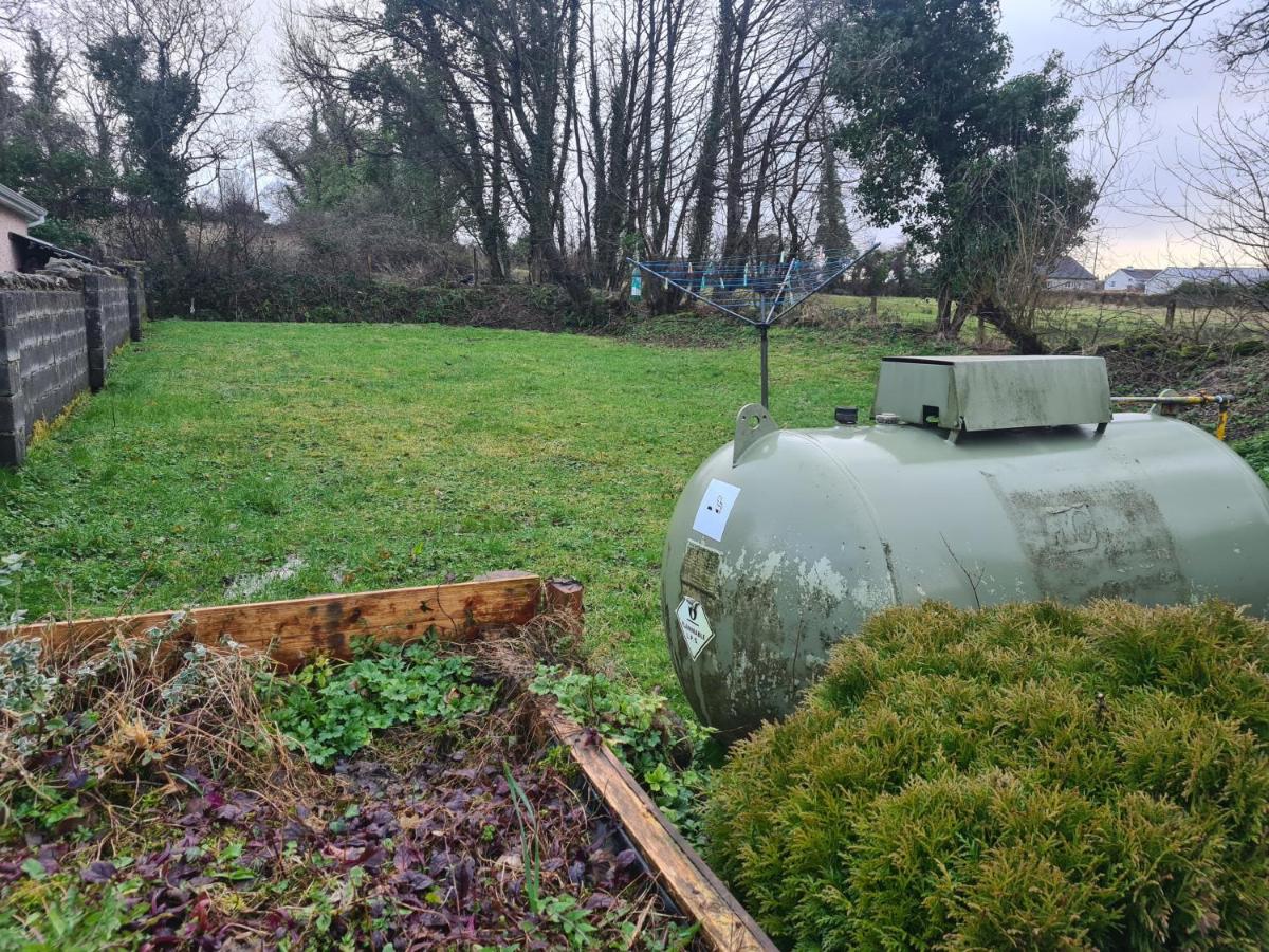 Rural County Sligo Studio Sleeps 2 with Parking - Bed and Breakfast Ballintogher