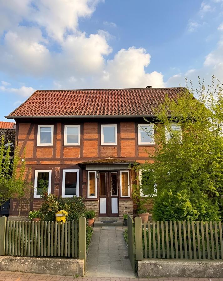Monteurunterkunft II Ferienhaus II A7 Holle mit 14 Betten, 3 Duschen und 3 WCs - Bed and Breakfast Holle